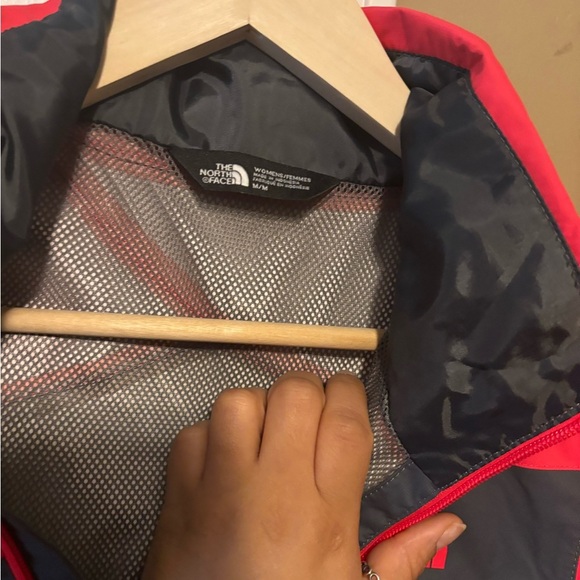 The North Face Red and Black Women’s Jacket Resolve plus Jacket DRYVENT. Size M - Picture 3 of 7